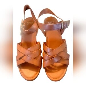 Frye and Company Women's Vita Heeled Strappy Adjustable Buckle  Sandals Sz 10